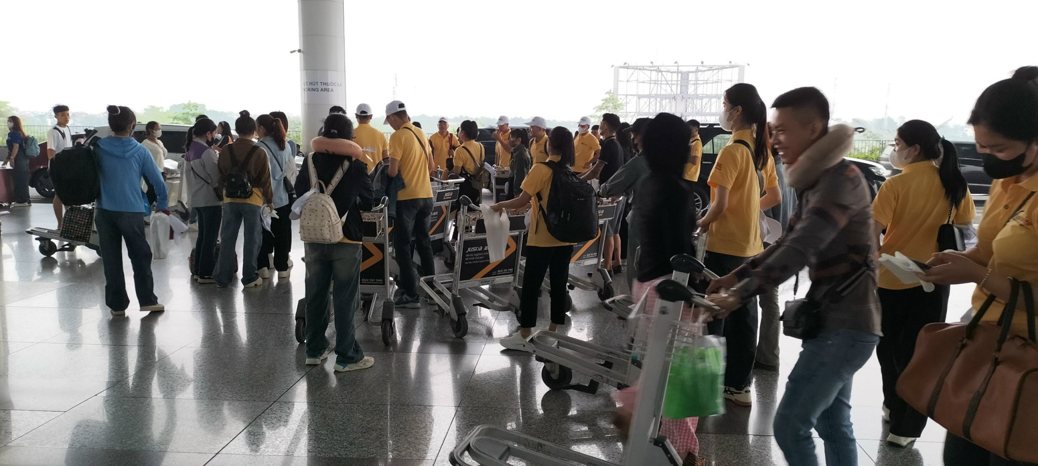 Quảng cáo xe đẩy sân bay – Giải pháp quảng cáo sân bay hiệu quả cùng Bizman - Ảnh 4