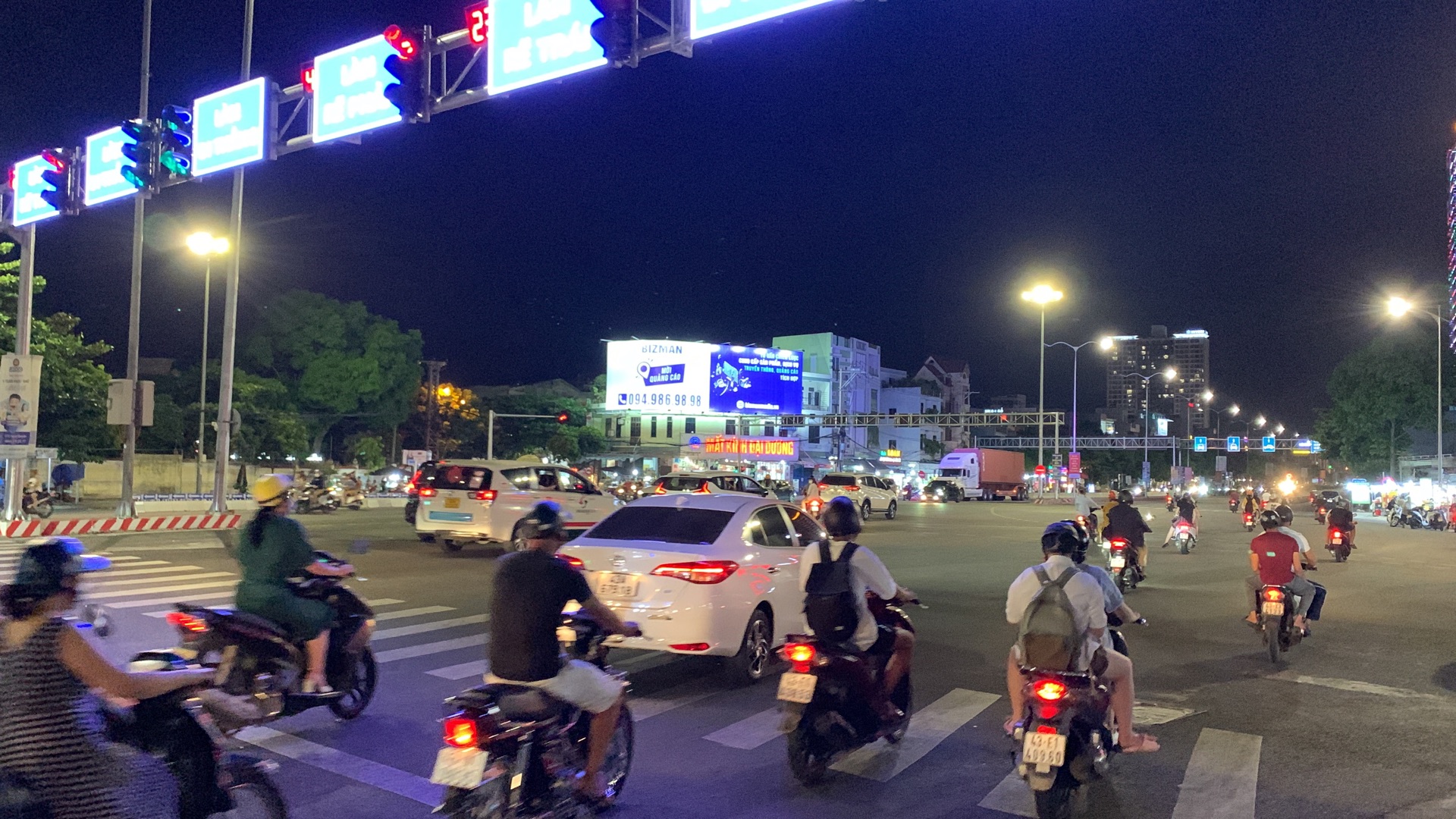 Giá quảng cáo pano ngoài trời cho doanh nghiệp muốn xây dựng thương hiệu dài hạn - Ảnh 2