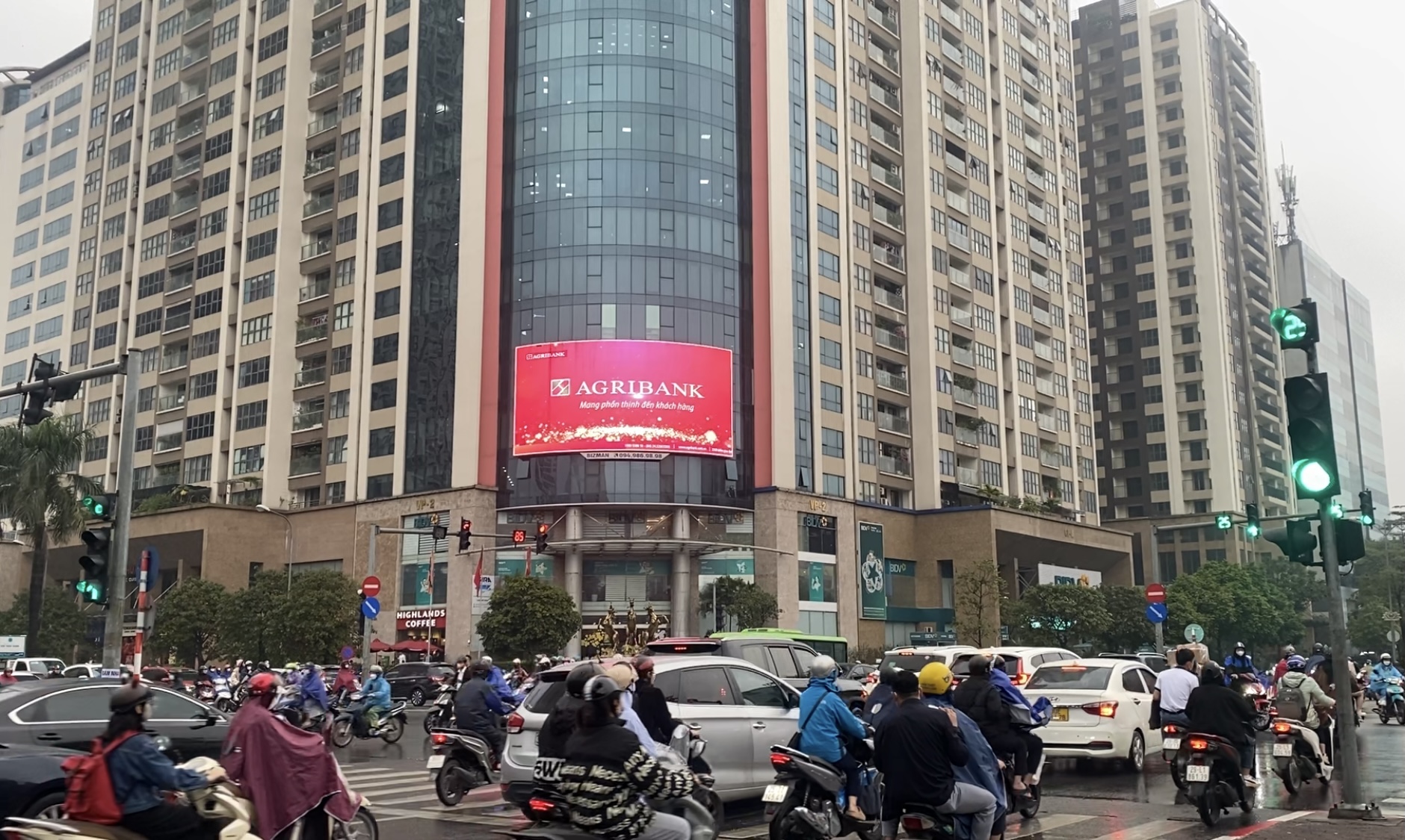 Quảng cáo màn hình LED ngoài trời và mặt bằng giá doanh nghiệp cần biết - Ảnh 1
