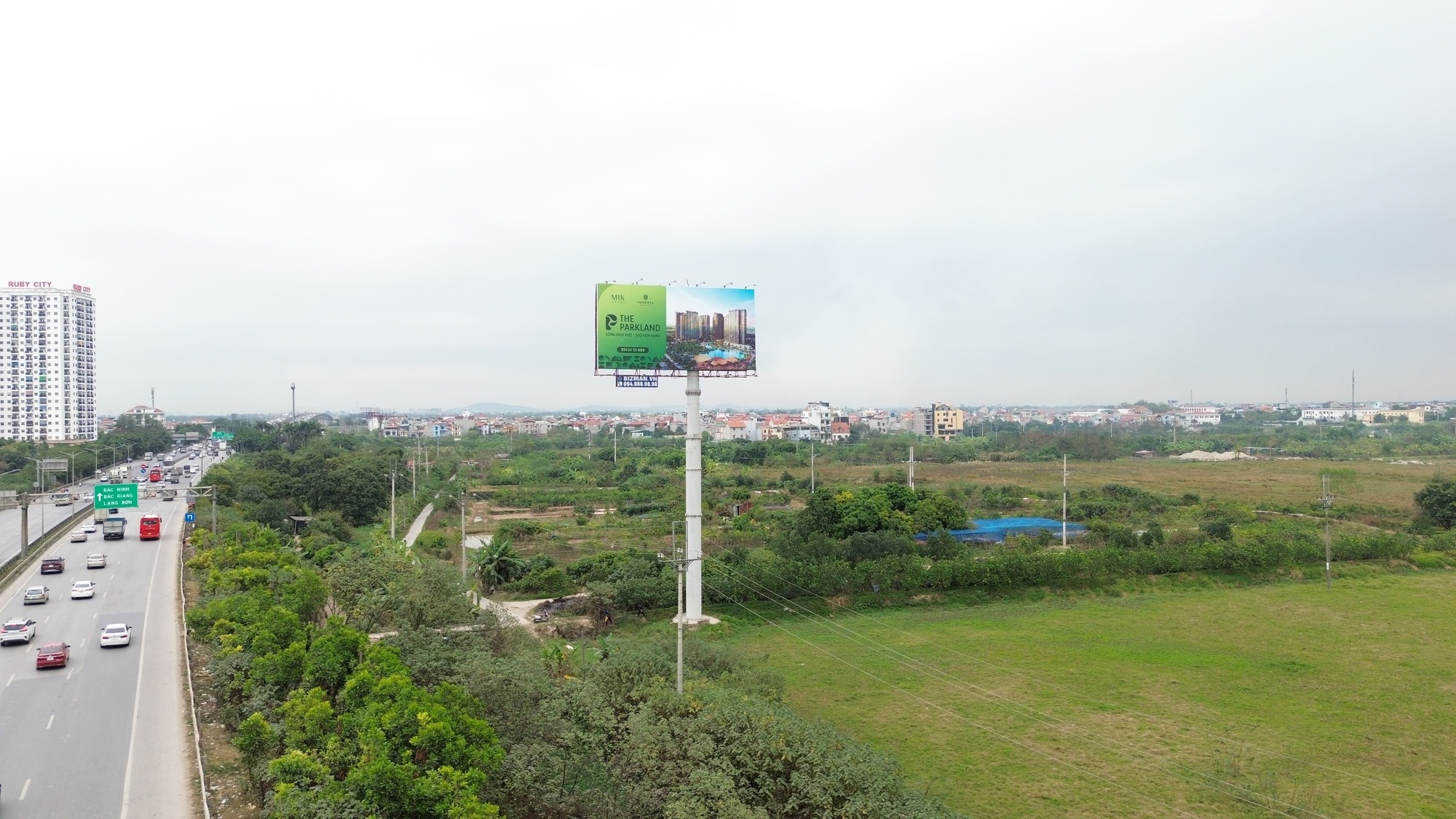 Billboard là gì? Có những loại billboard nào? Billboard đặt ở đâu? Giá quảng cáo billboard bao nhiêu? - Ảnh 3