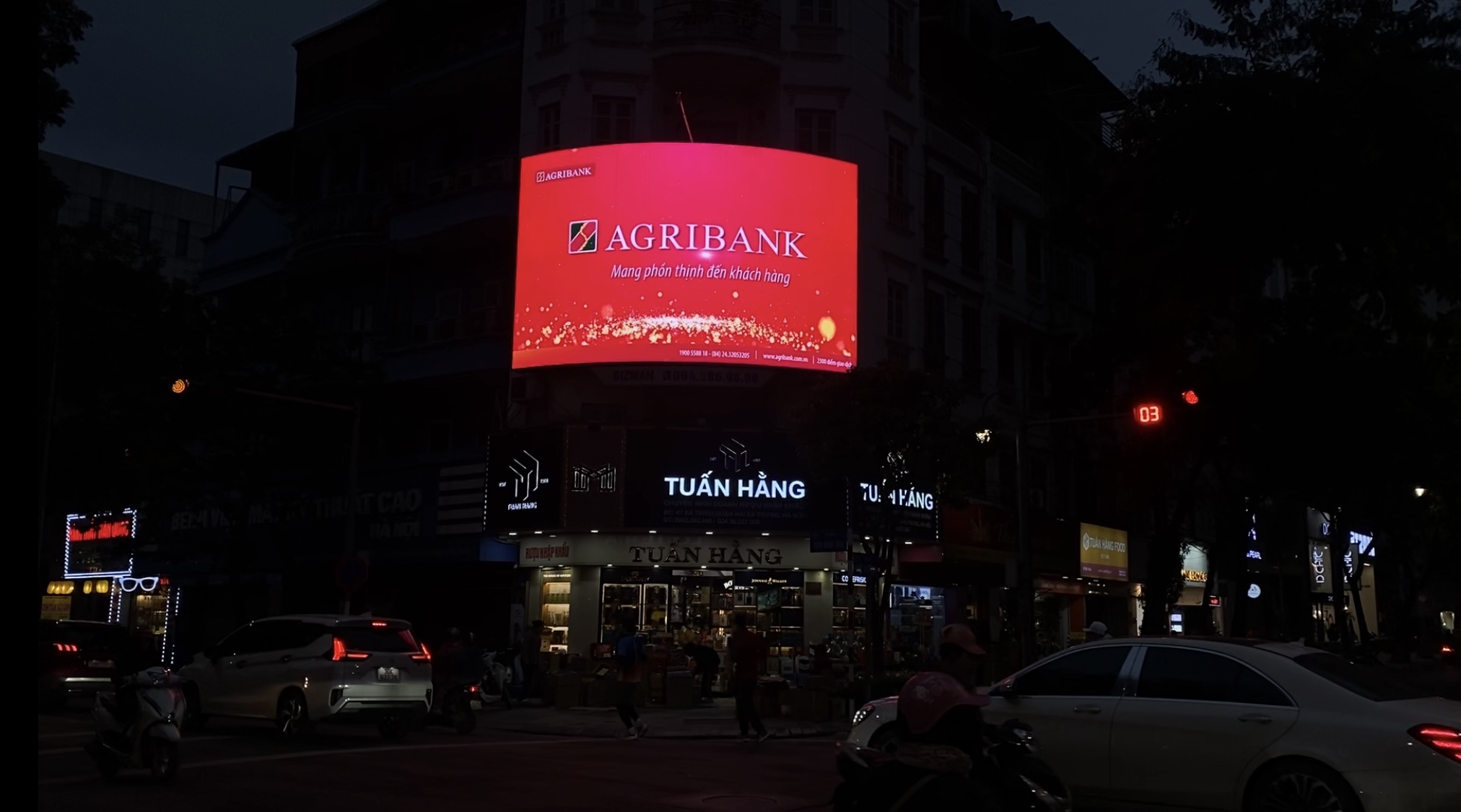 Agribank quảng cáo LED Nội đô Hà Nội cùng Bizman